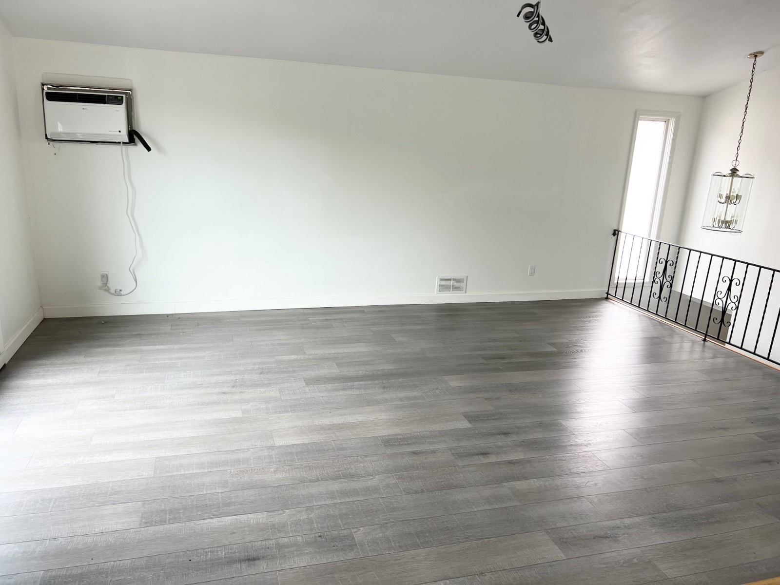 #6 photo, 156 Petrus Ave, #2nd Floor, Staten Island , NY 10312