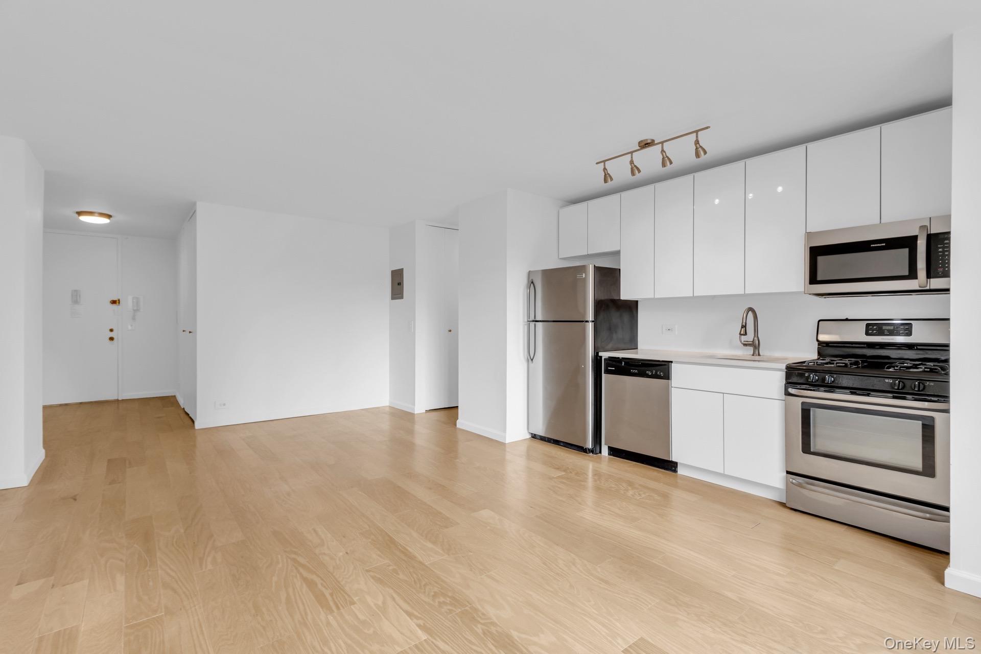 #11 photo, 345 E 93rd Street, New York (Manhattan) , NY 10128