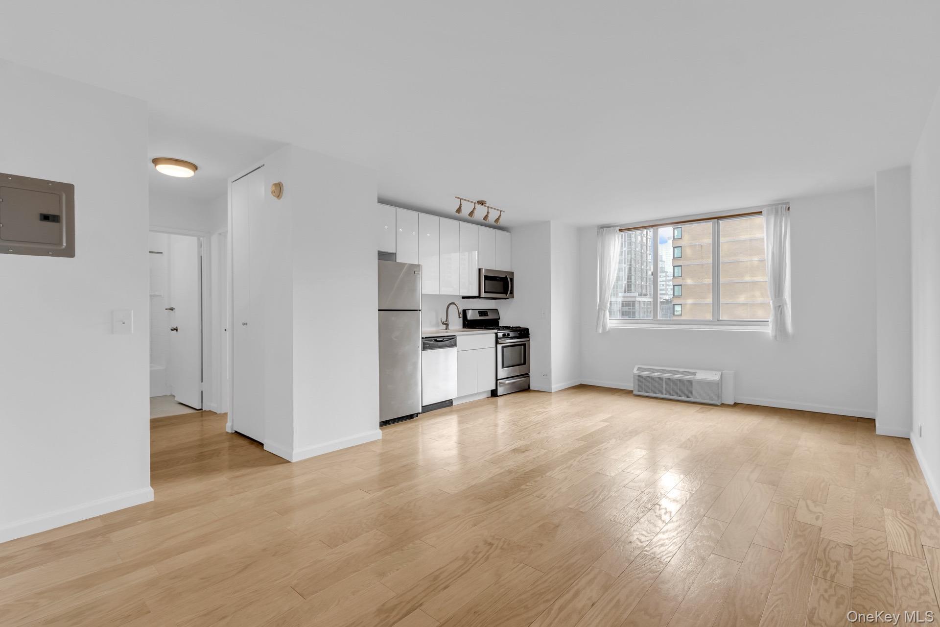 #2 photo, 345 E 93rd Street, New York (Manhattan) , NY 10128