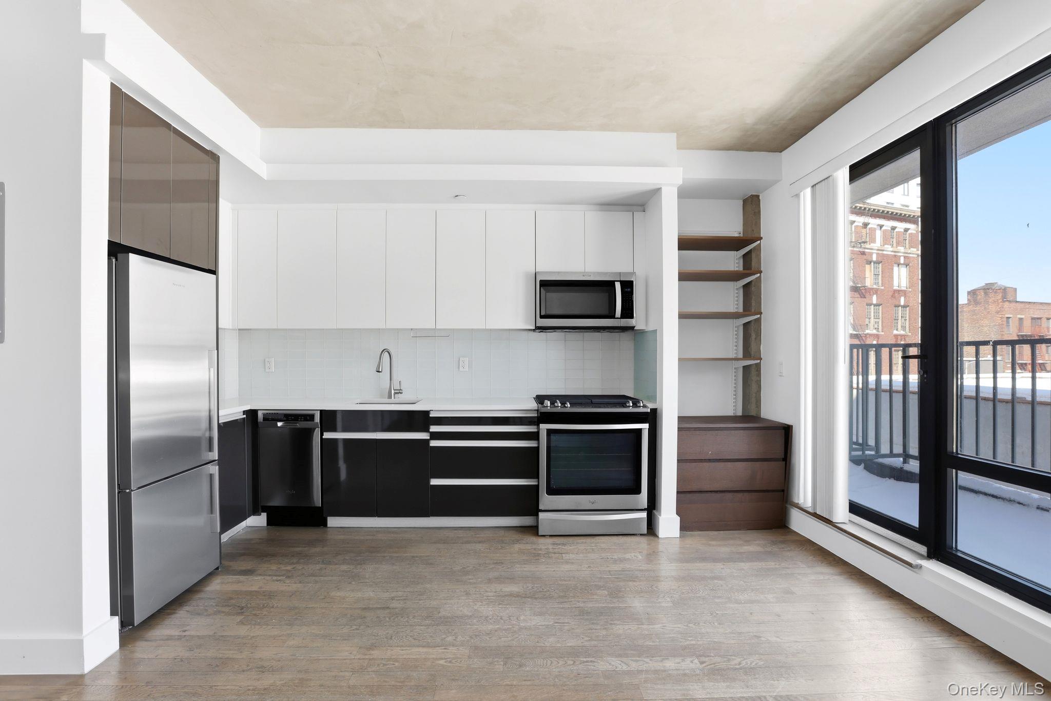 #1 photo, 225 E 138th Street, 브롱크스 Bronx , NY 10451