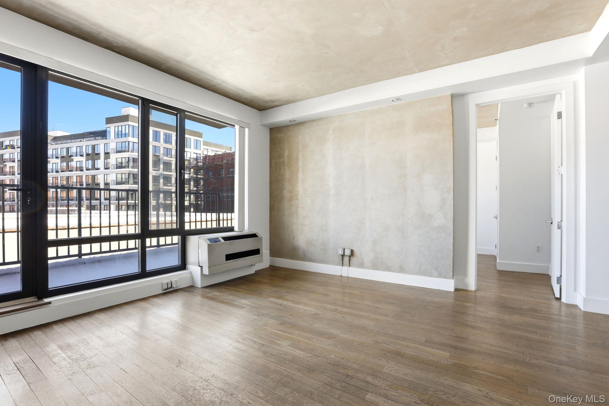 #3 photo, 225 E 138th Street, 브롱크스 Bronx , NY 10451