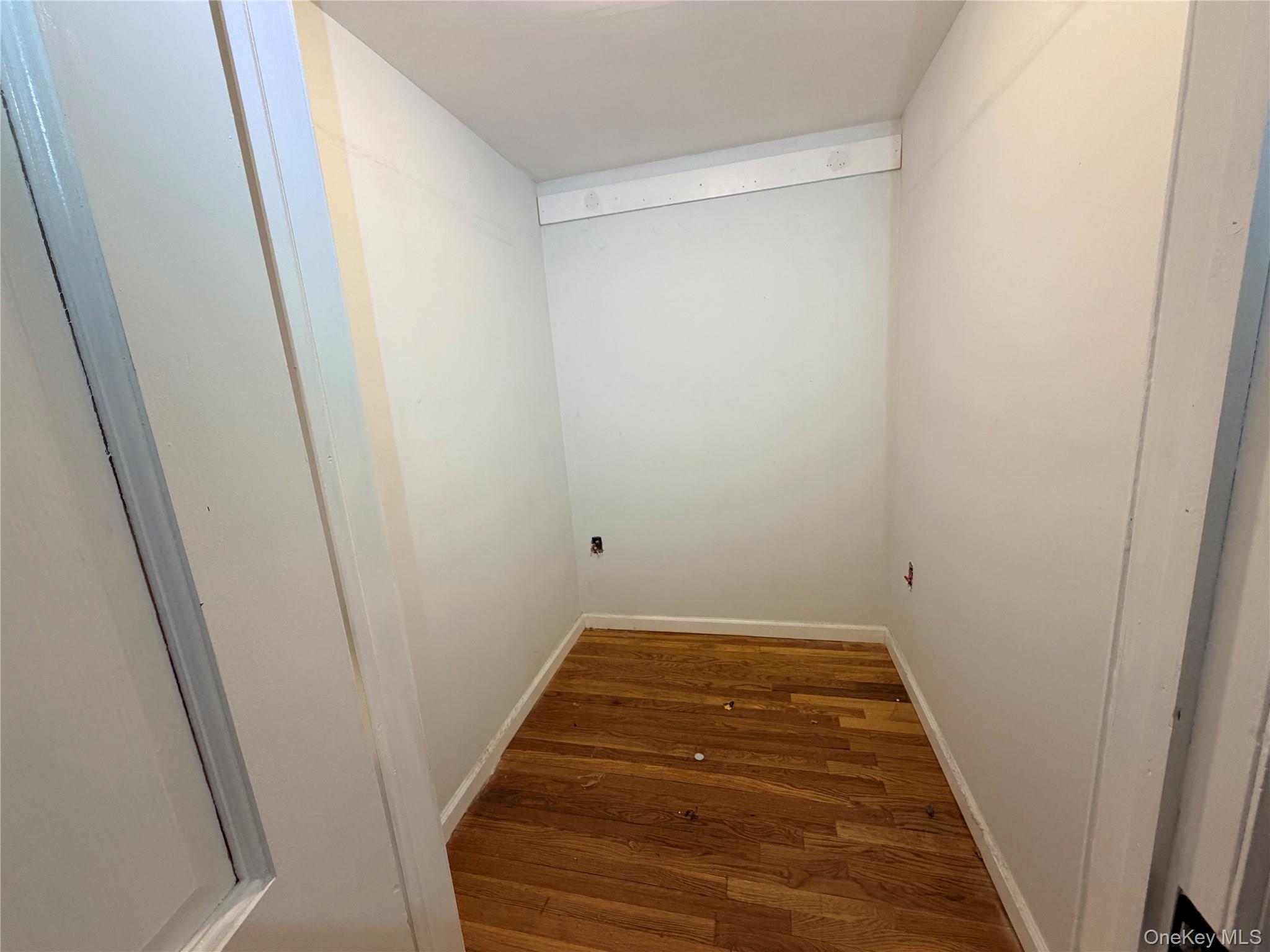 #8 photo, 48 Robin Lane, Plainview , NY 11803