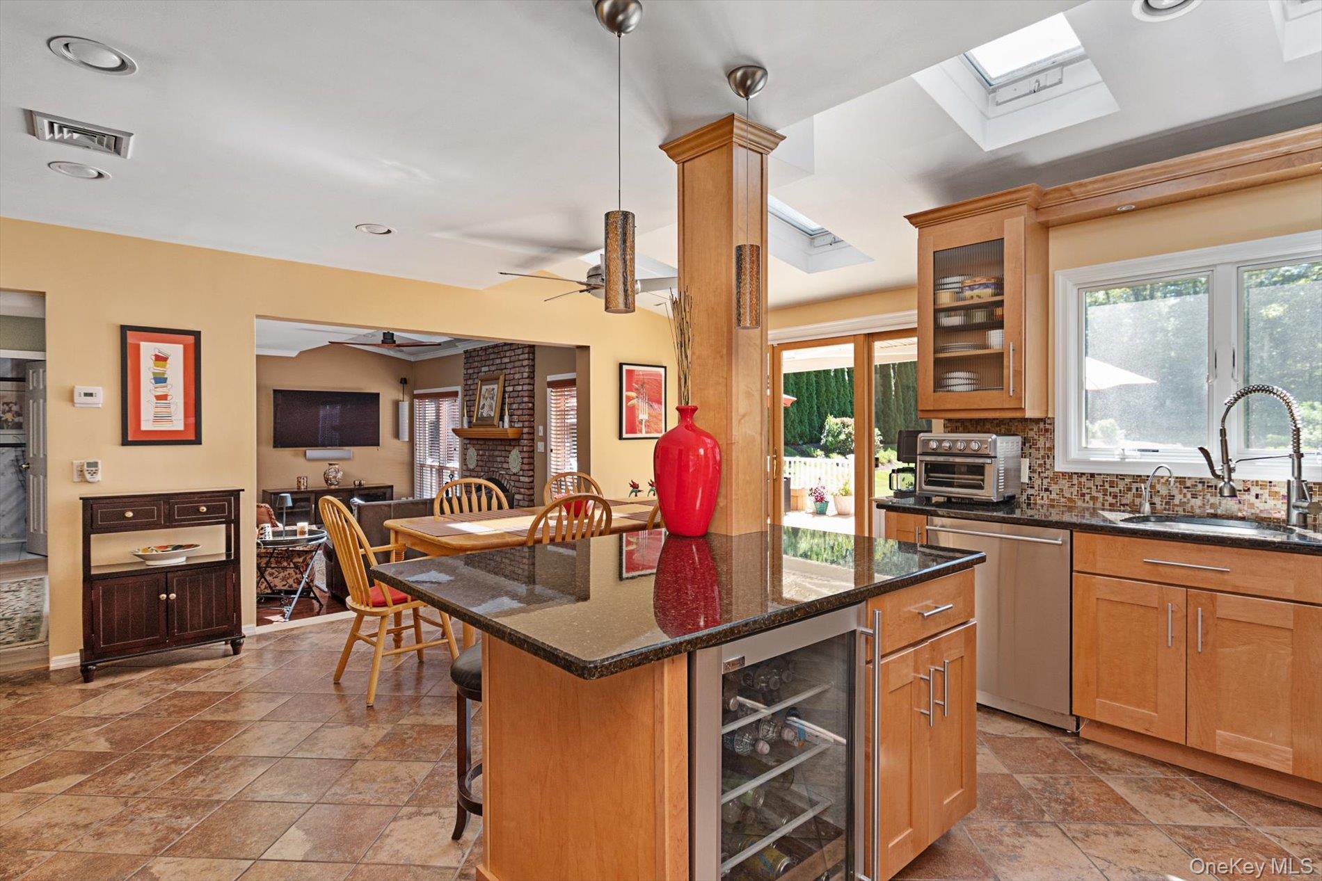 #11 photo, 219 Burrs Lane, Dix Hills , NY 11746