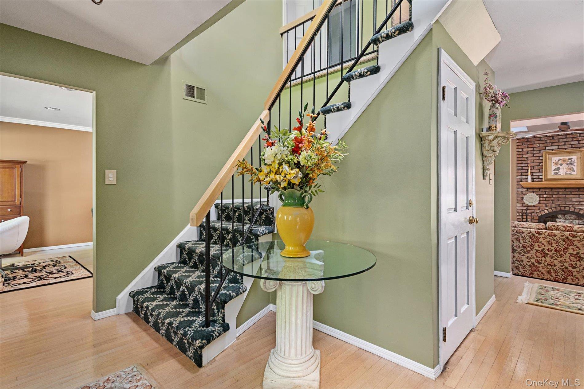 #4 photo, 219 Burrs Lane, Dix Hills , NY 11746