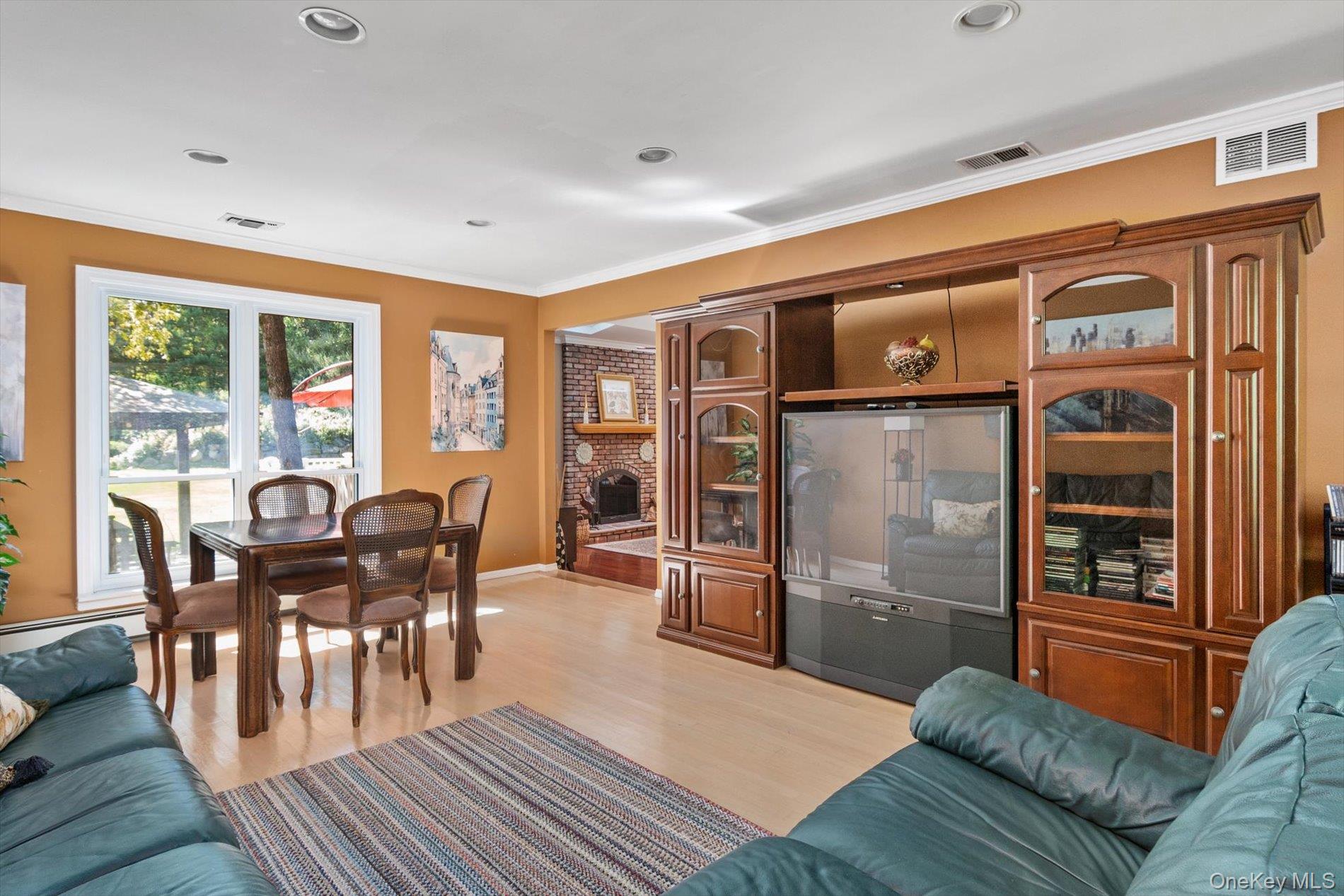 #6 photo, 219 Burrs Lane, Dix Hills , NY 11746