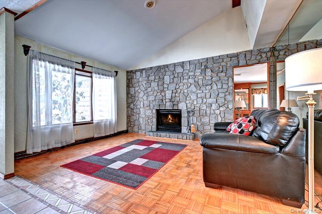 #5 photo, 16 Hempstead Street, 롱 아일랜드 Holtsville , NY 11742