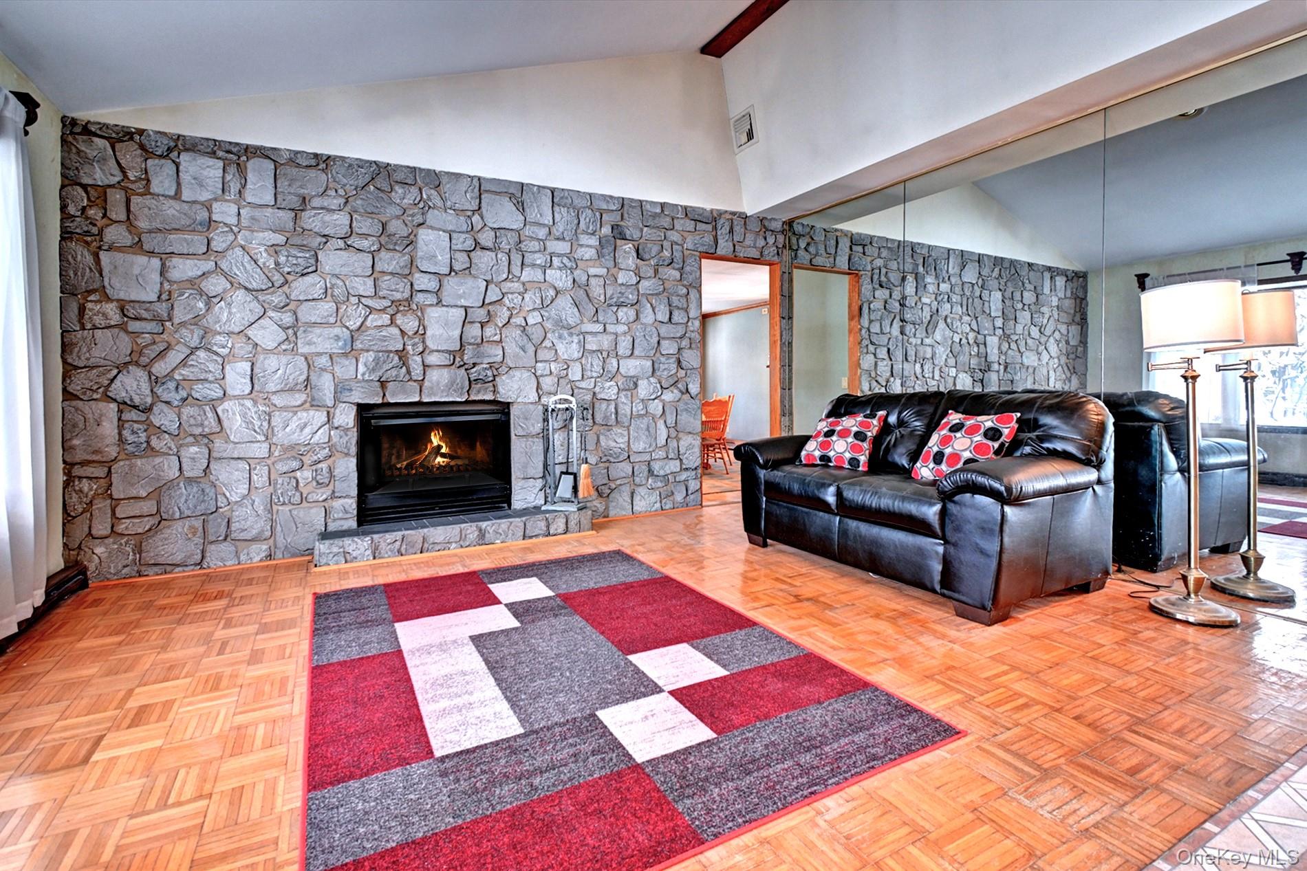 #7 photo, 16 Hempstead Street, 롱 아일랜드 Holtsville , NY 11742