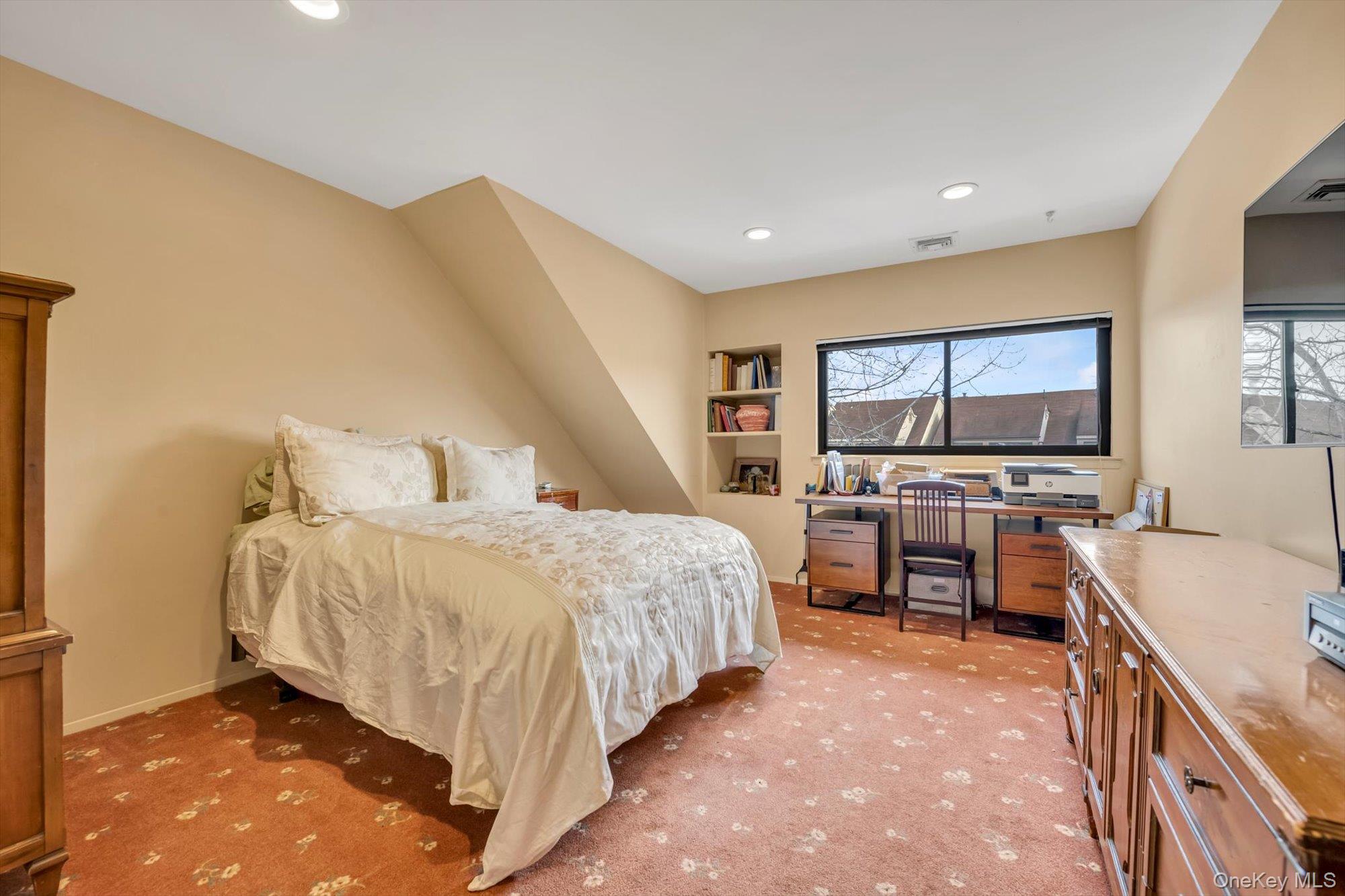 #16 photo, 6 John Bean Court, Port Washington , NY 11050