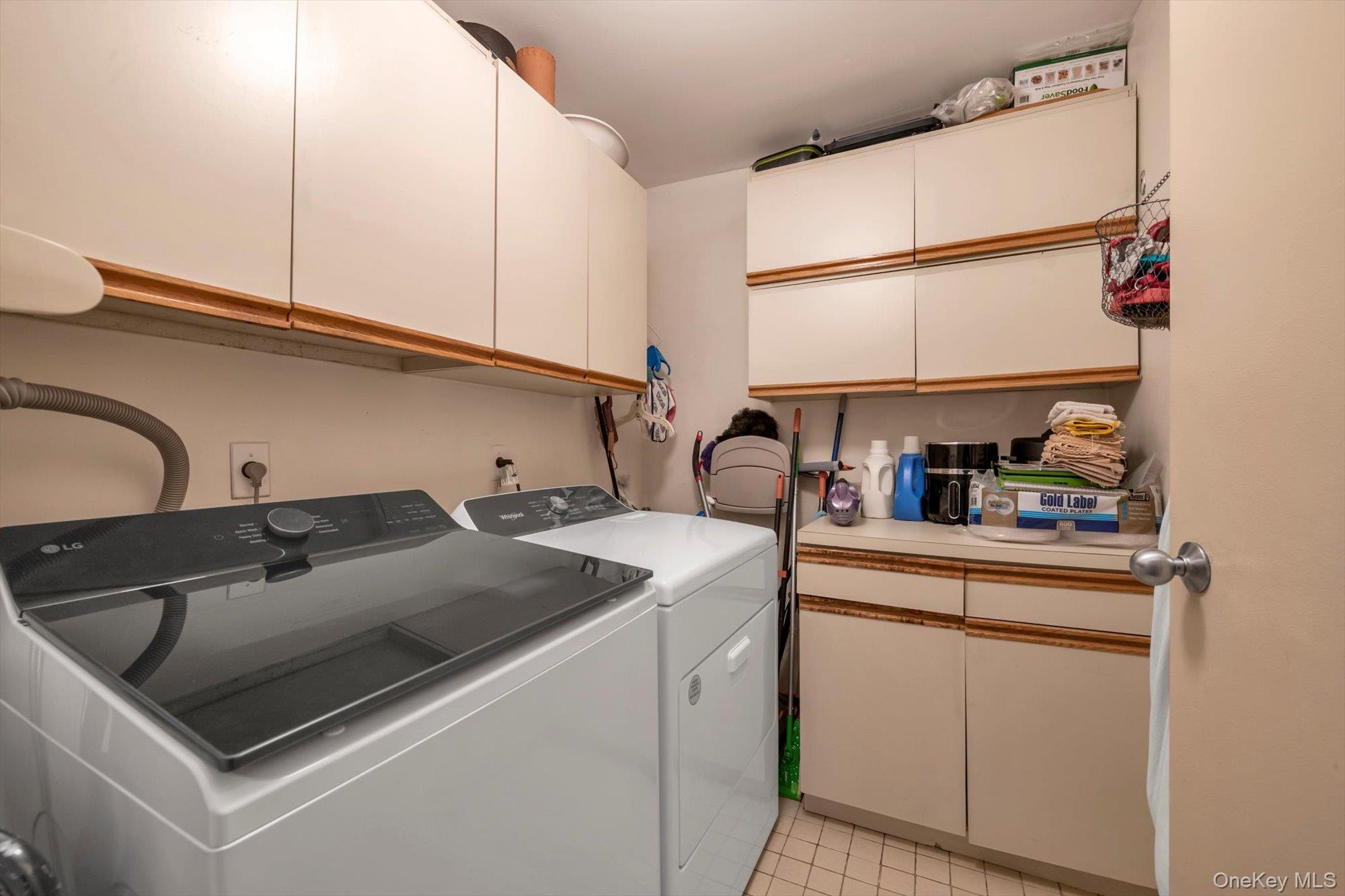 #20 photo, 6 John Bean Court, Port Washington , NY 11050