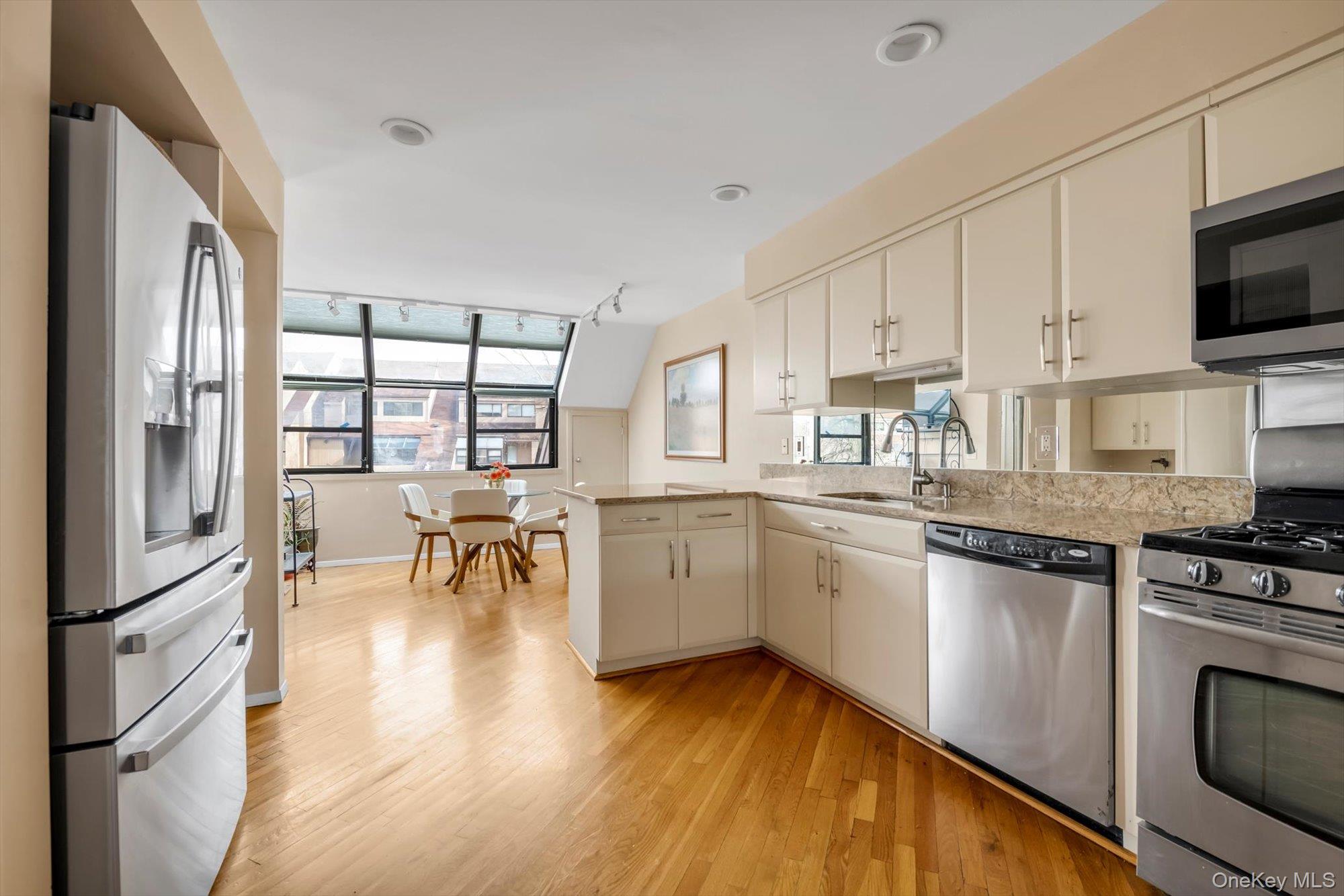 #7 photo, 6 John Bean Court, Port Washington , NY 11050