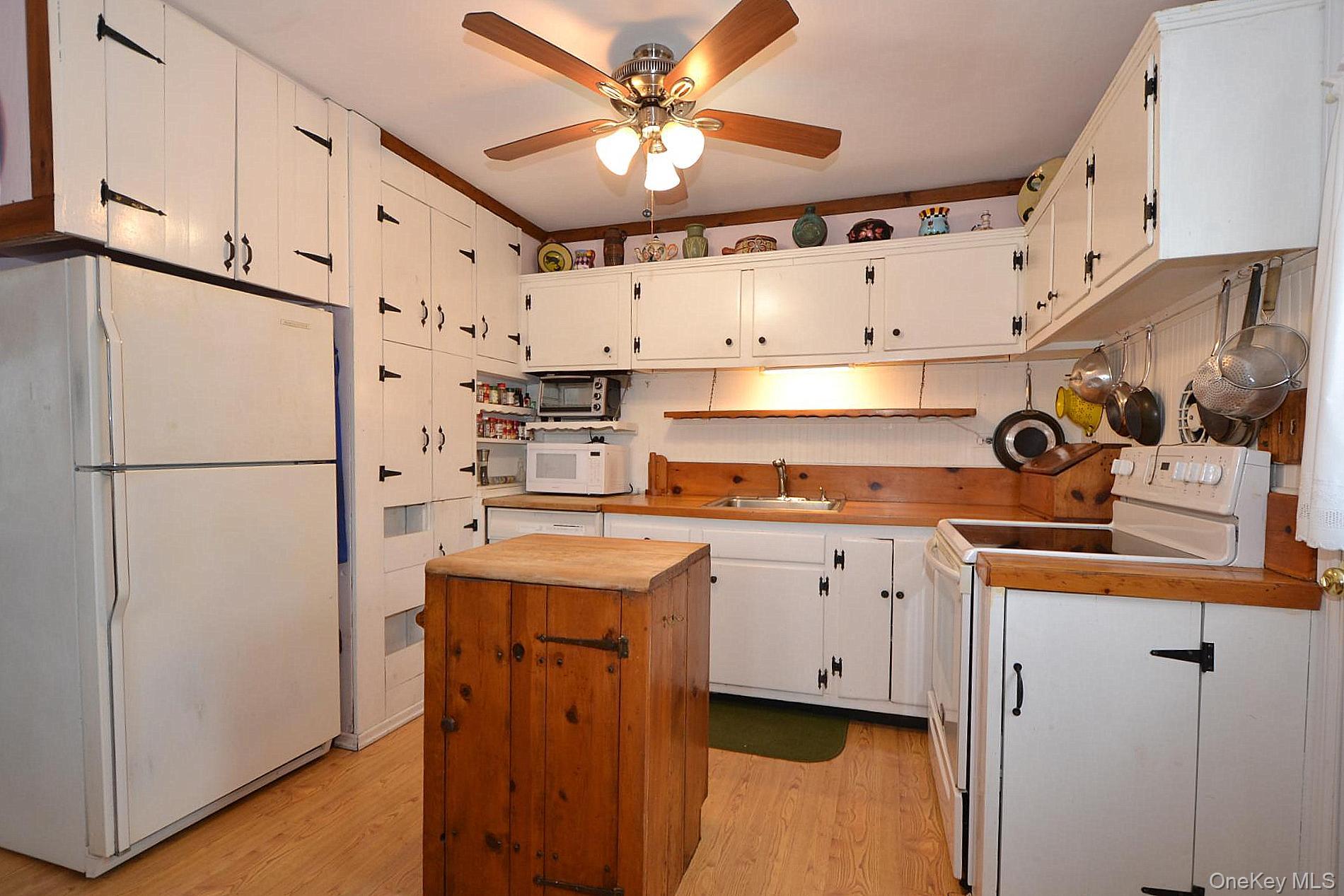 #2 photo, 11 Cherokee Street, Massapequa , NY 11758