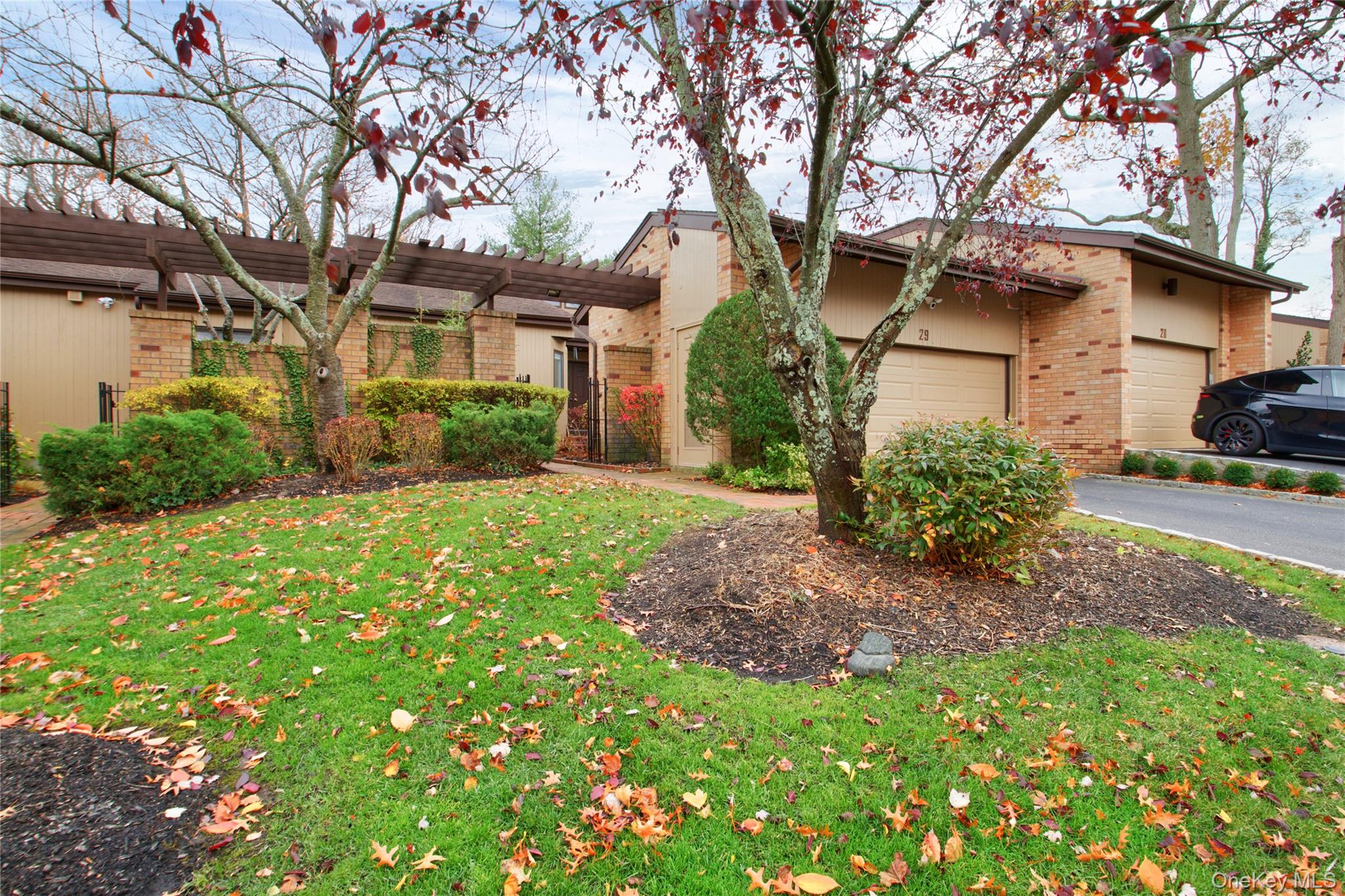 #1 photo, 29 Woodland Drive, Roslyn , NY 11576