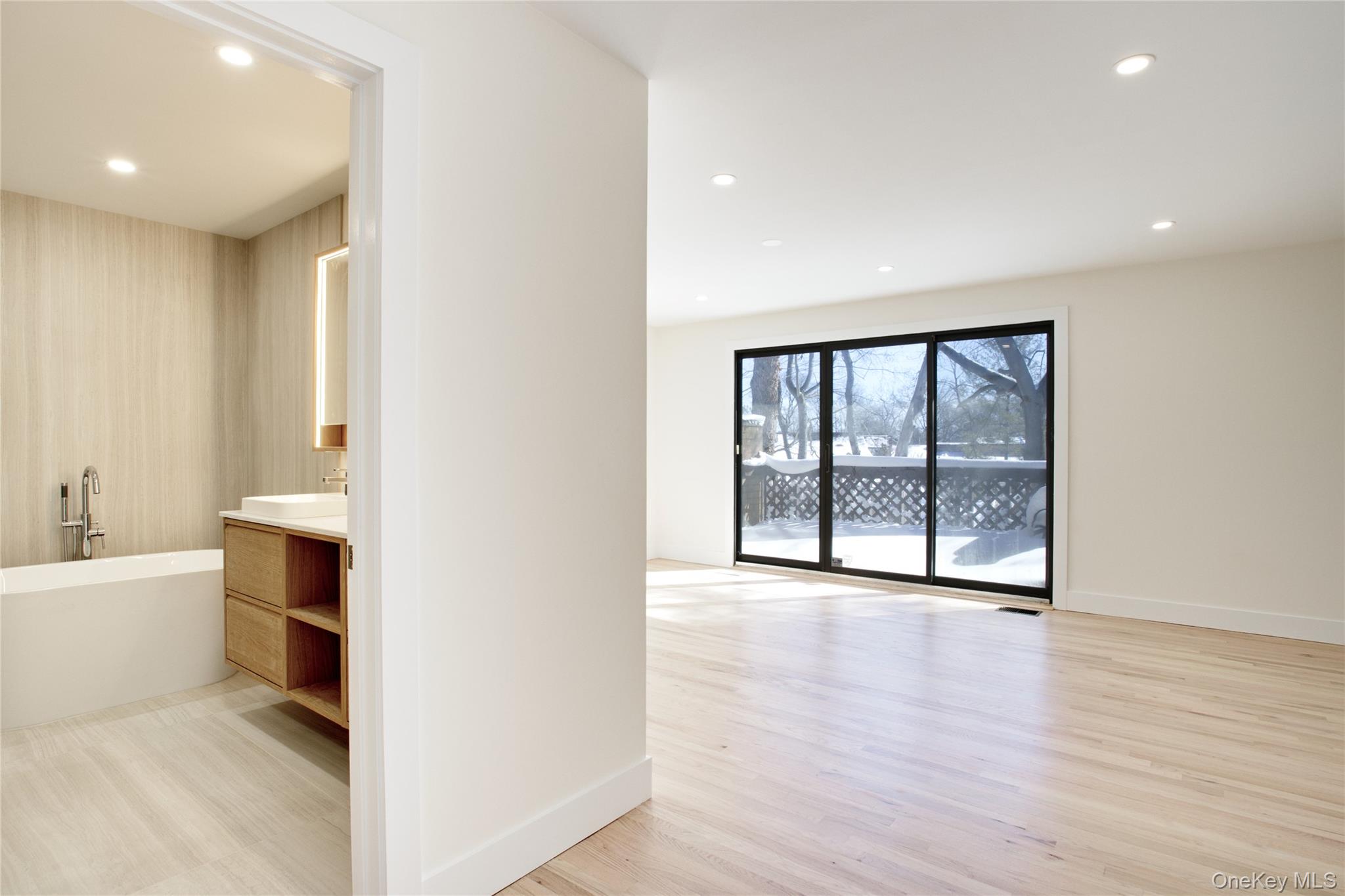 #11 photo, 29 Woodland Drive, Roslyn , NY 11576