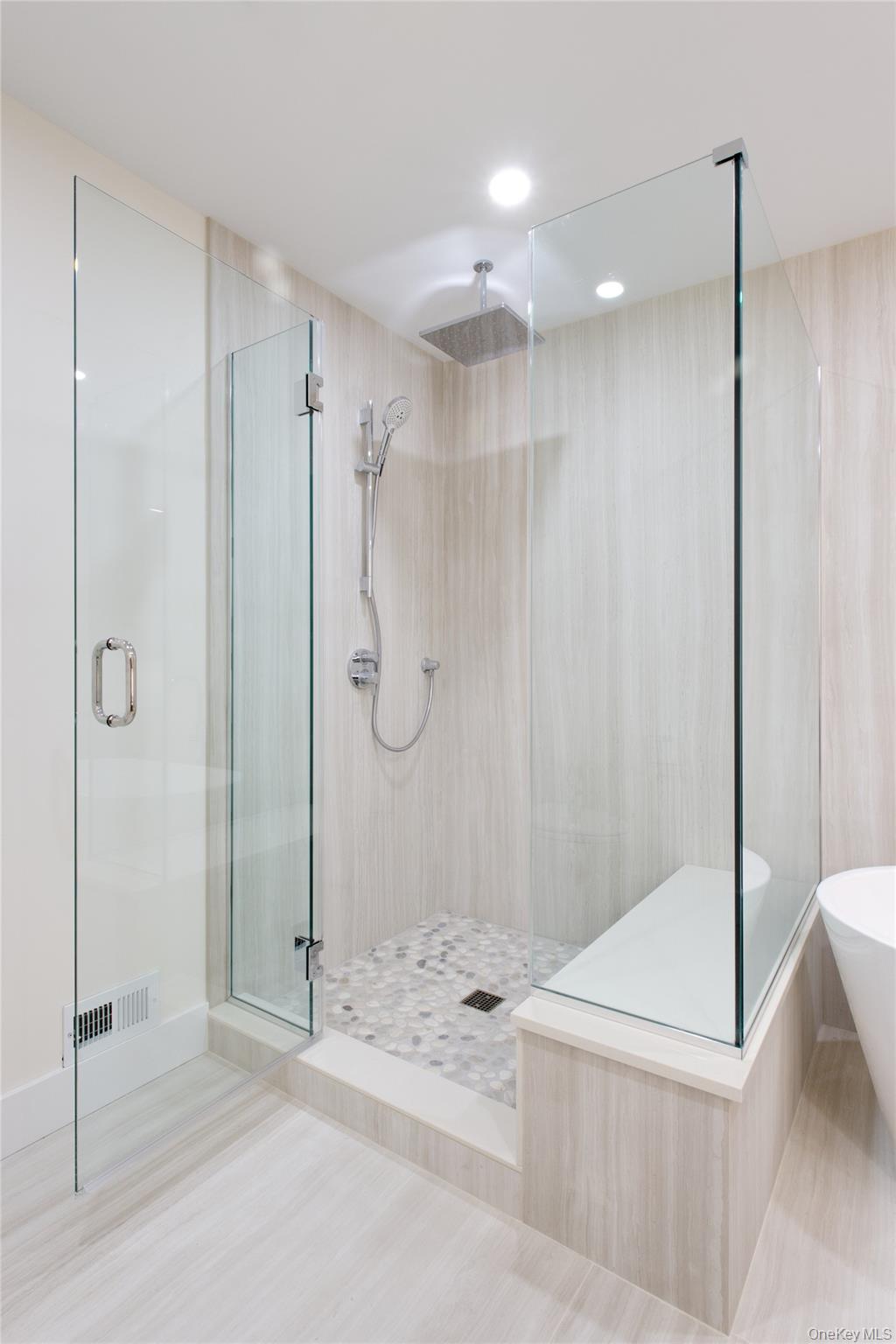 #15 photo, 29 Woodland Drive, Roslyn , NY 11576