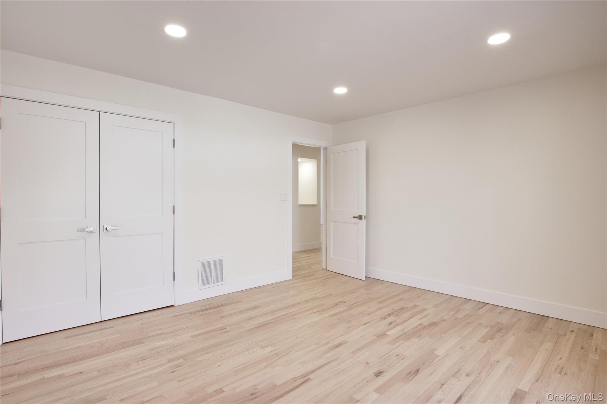 #16 photo, 29 Woodland Drive, Roslyn , NY 11576