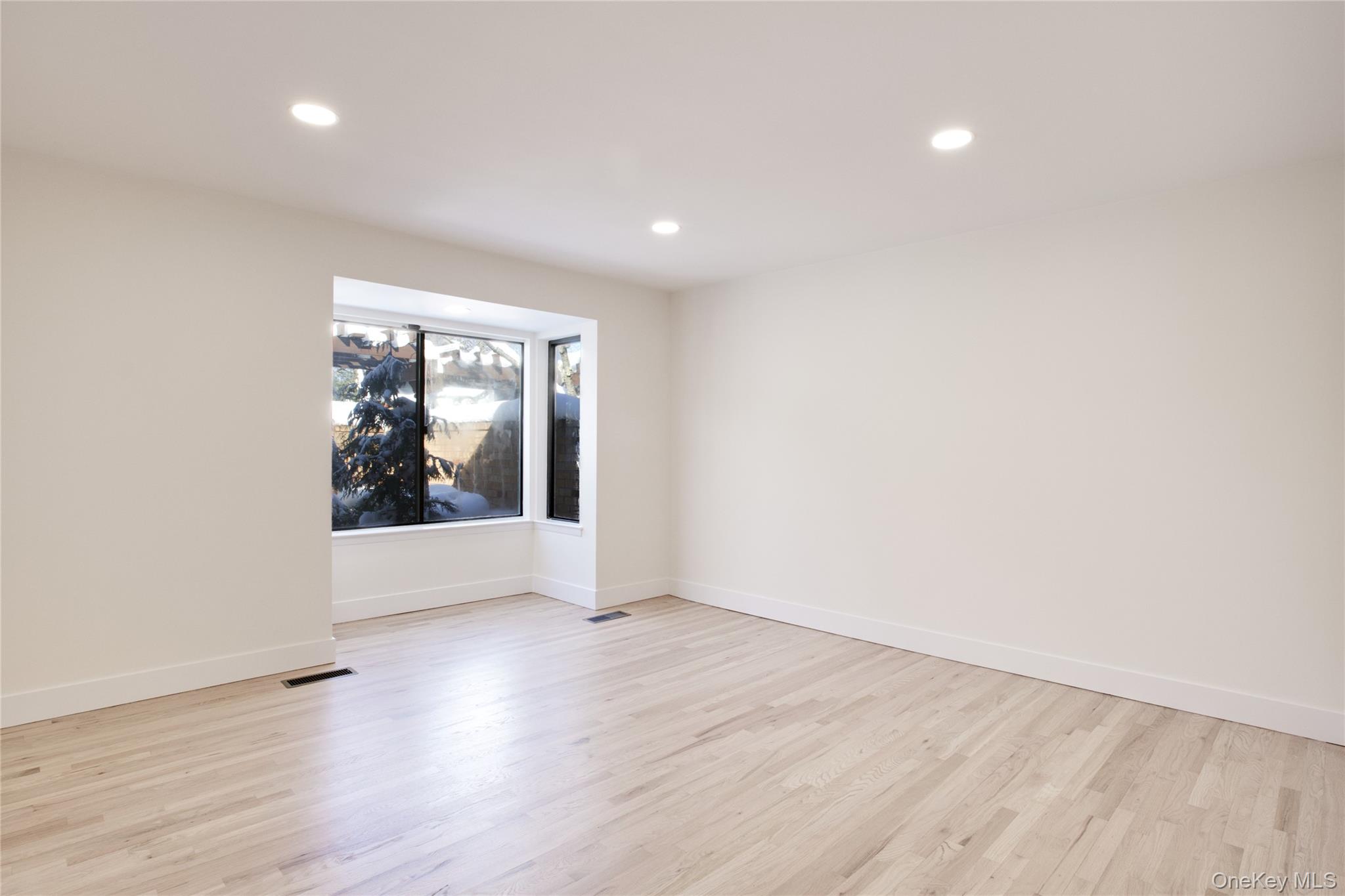 #17 photo, 29 Woodland Drive, Roslyn , NY 11576