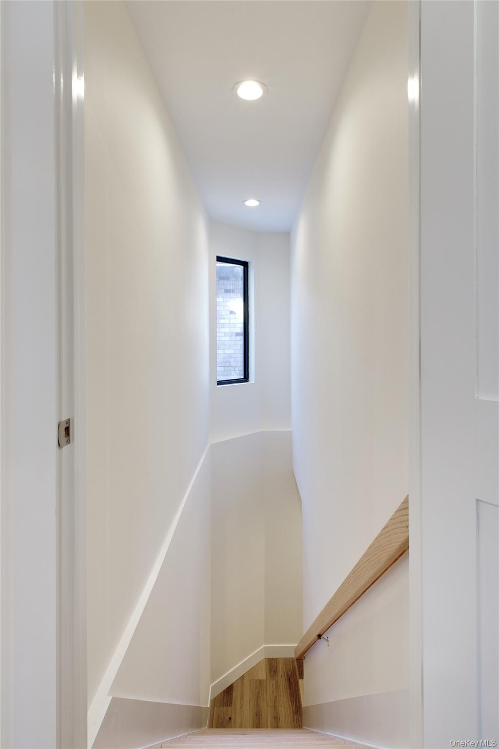 #19 photo, 29 Woodland Drive, Roslyn , NY 11576