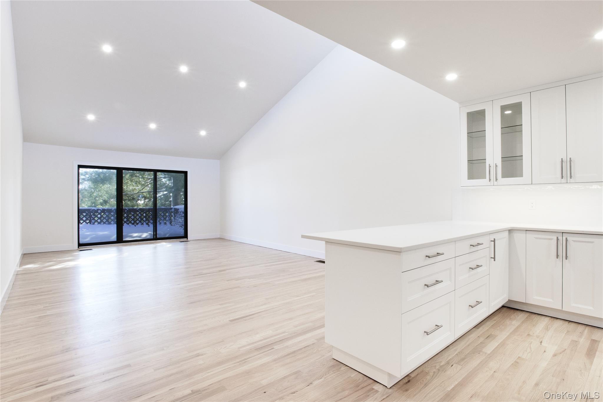 #4 photo, 29 Woodland Drive, Roslyn , NY 11576