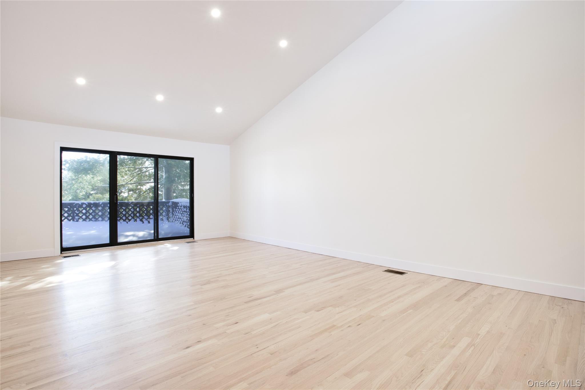 #5 photo, 29 Woodland Drive, Roslyn , NY 11576