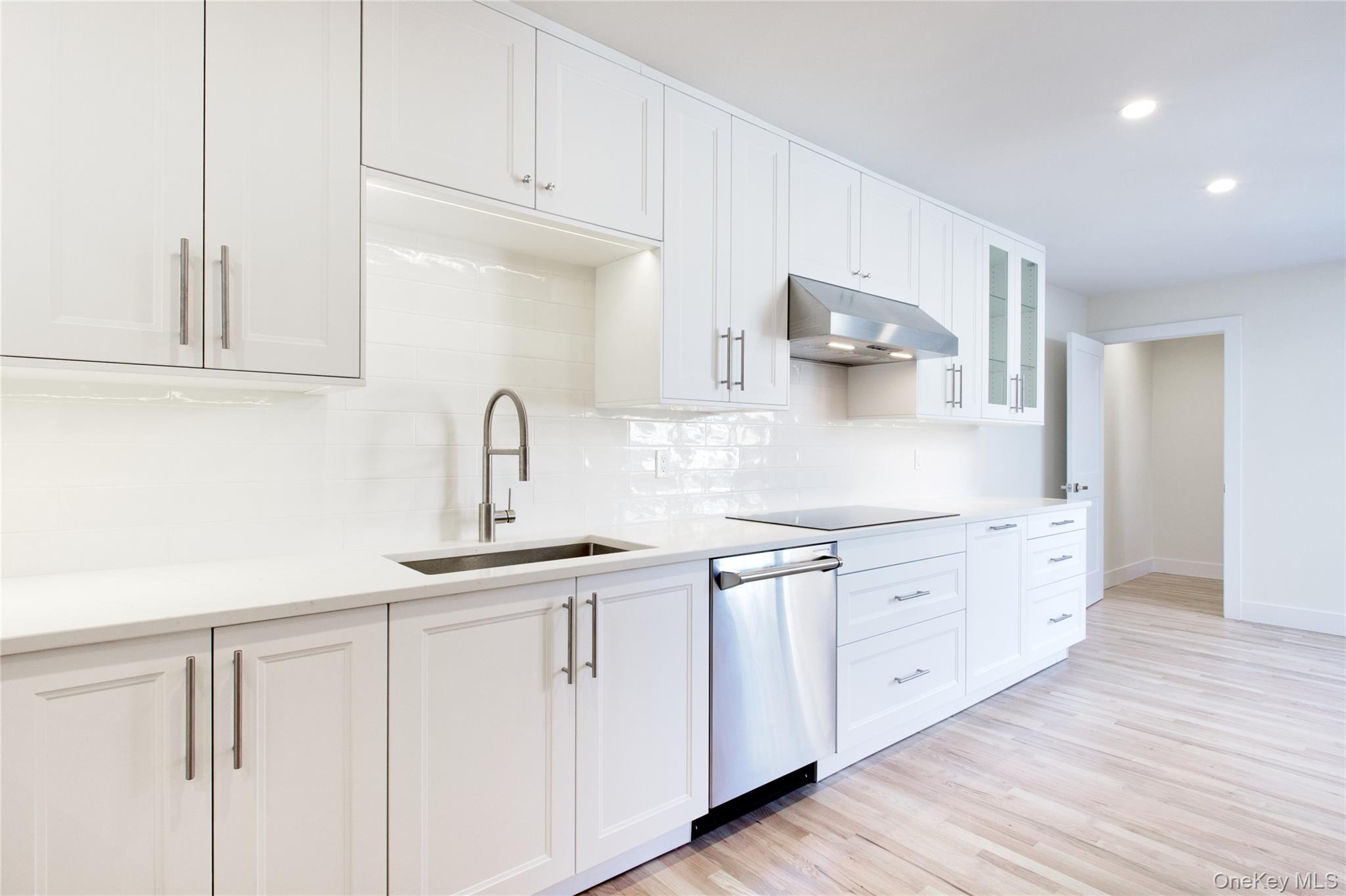 #8 photo, 29 Woodland Drive, Roslyn , NY 11576