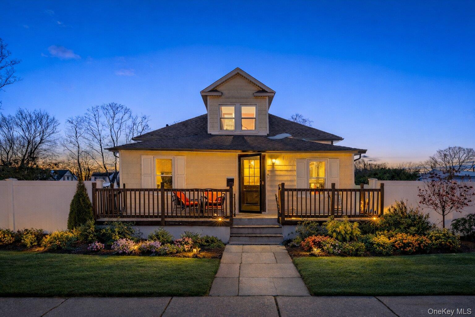 #1 photo, 23 Pineview Boulevard, সাফোক কাউন্টি Central Islip , NY 11722