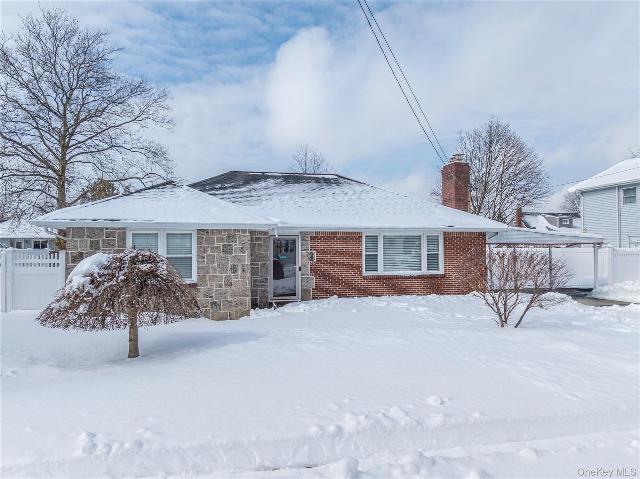 #1 photo, 34 Pine Street, নাসাউ কাউন্টি Hicksville , NY 11801