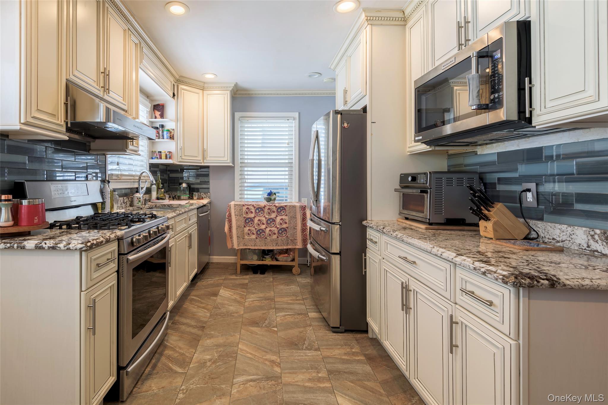 #12 photo, 34 Pine Street, নাসাউ কাউন্টি Hicksville , NY 11801