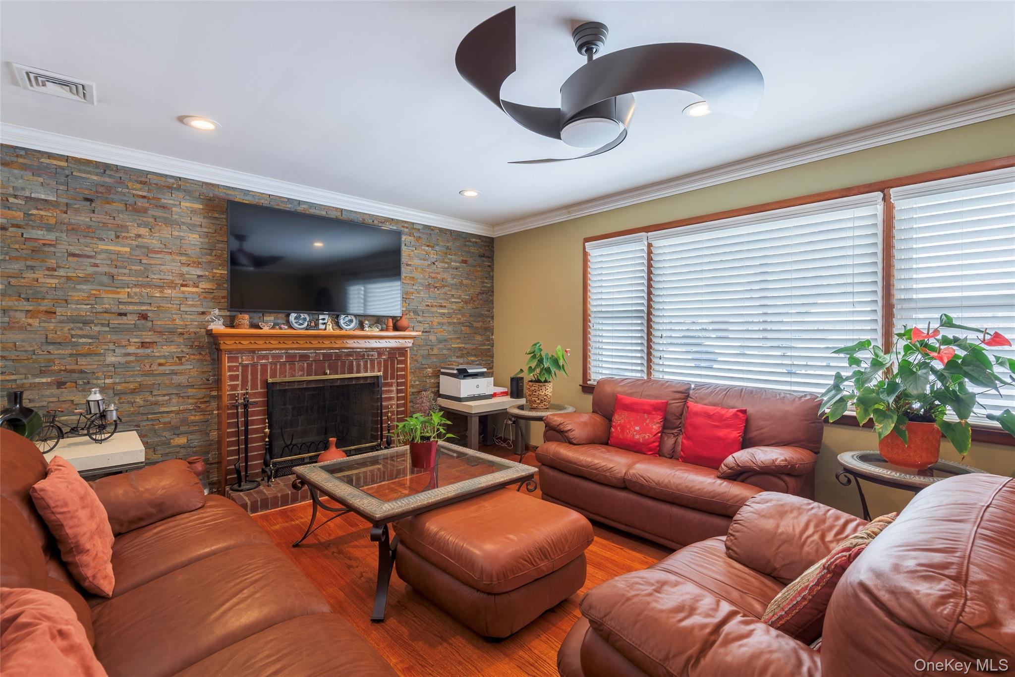 #6 photo, 34 Pine Street, নাসাউ কাউন্টি Hicksville , NY 11801