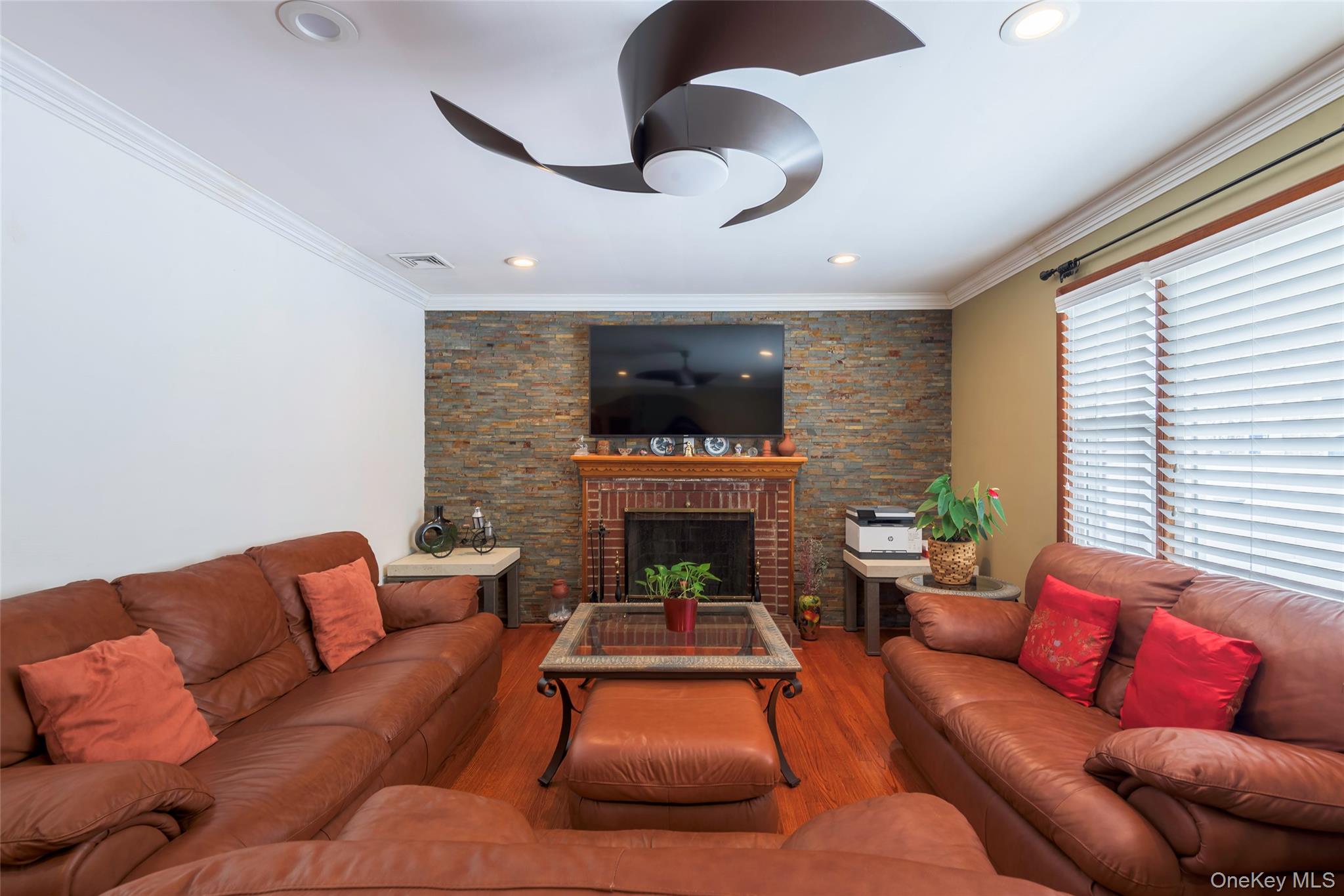 #7 photo, 34 Pine Street, নাসাউ কাউন্টি Hicksville , NY 11801