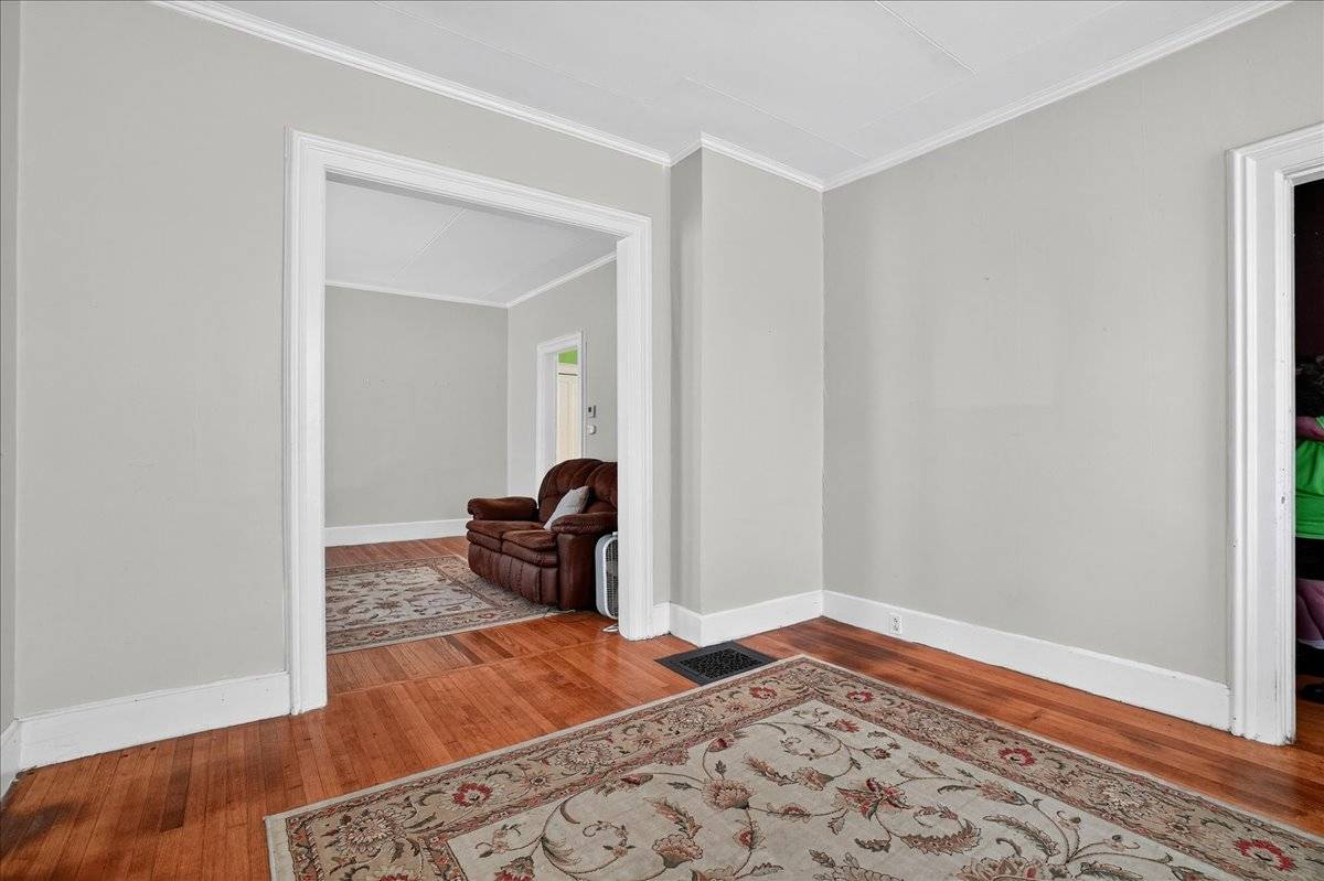 #13 photo, 302 S William St, 뉴욕주 Johnstown , NY 12095