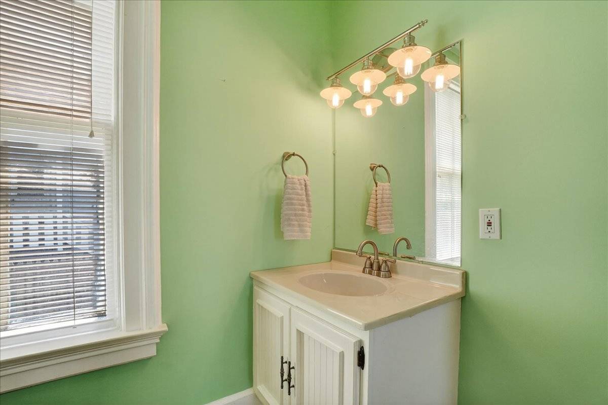 #62 photo, 302 S William St, 뉴욕주 Johnstown , NY 12095