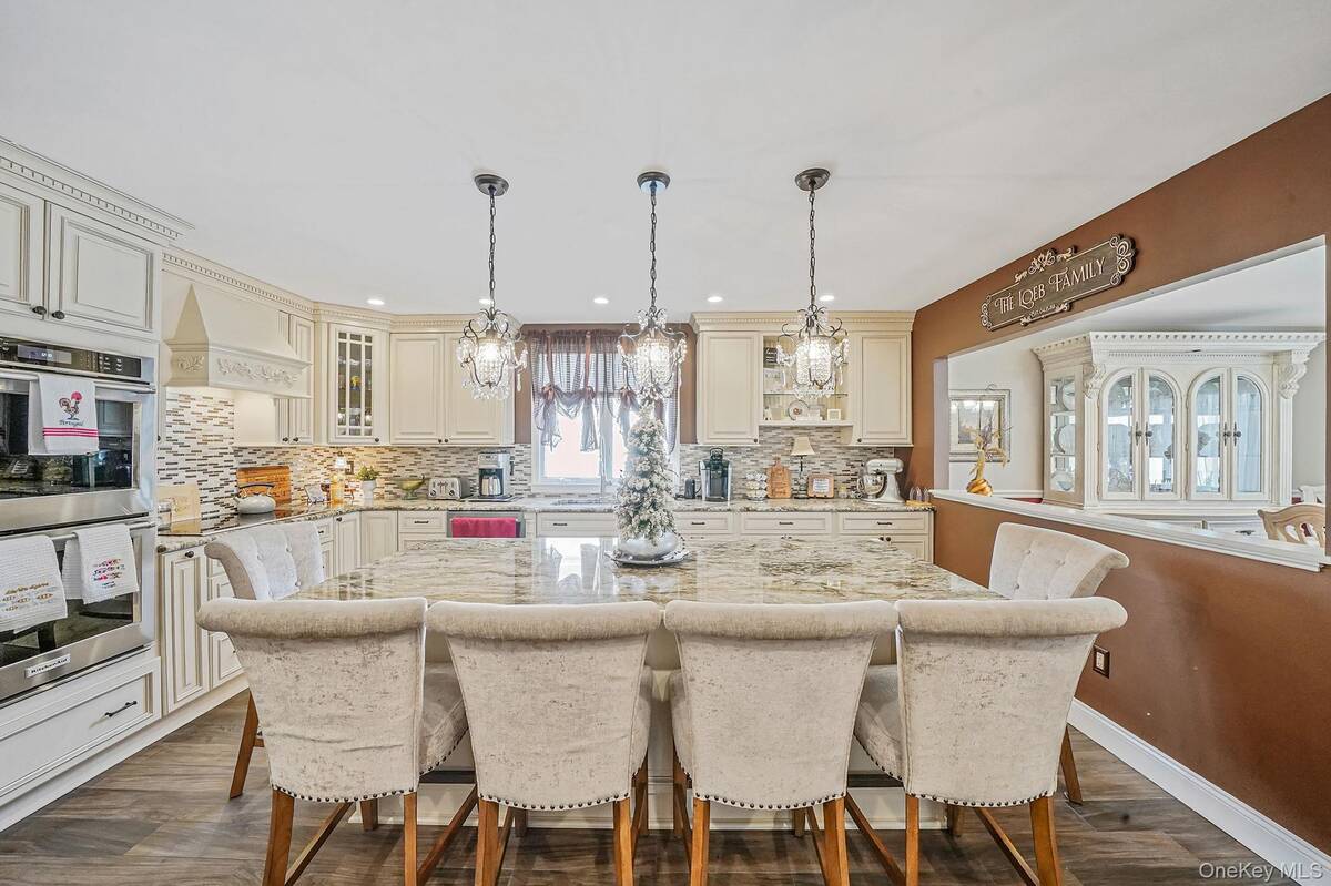 #10 photo, 3 Biscayne Avenue, সাফোক কাউন্টি Farmingville , NY 11738