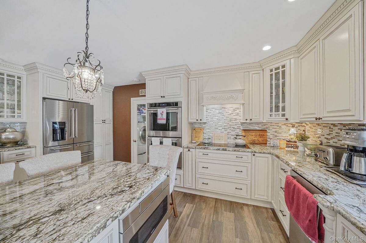 #11 photo, 3 Biscayne Avenue, সাফোক কাউন্টি Farmingville , NY 11738