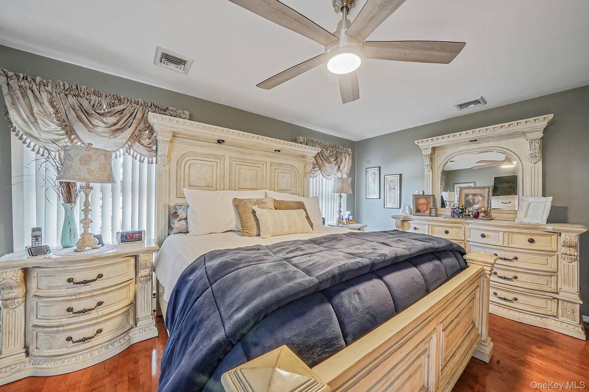 #22 photo, 3 Biscayne Avenue, সাফোক কাউন্টি Farmingville , NY 11738