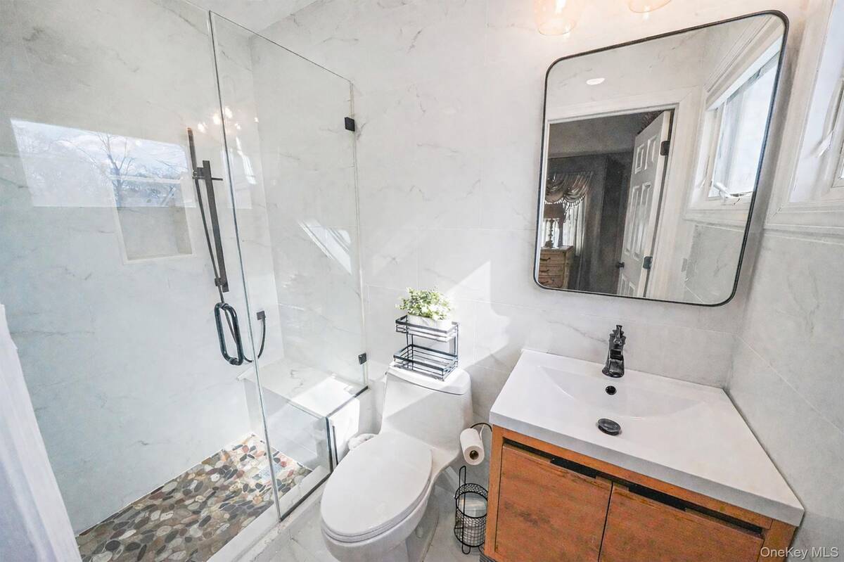 #24 photo, 3 Biscayne Avenue, সাফোক কাউন্টি Farmingville , NY 11738