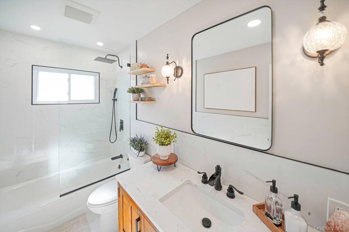 #28 photo, 3 Biscayne Avenue, সাফোক কাউন্টি Farmingville , NY 11738