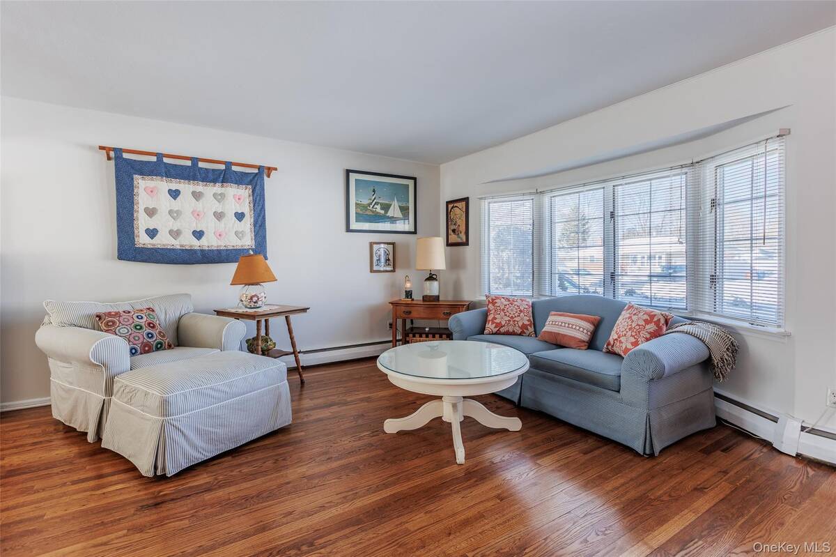 #4 photo, 45 Terry Lane, Commack , NY 11725