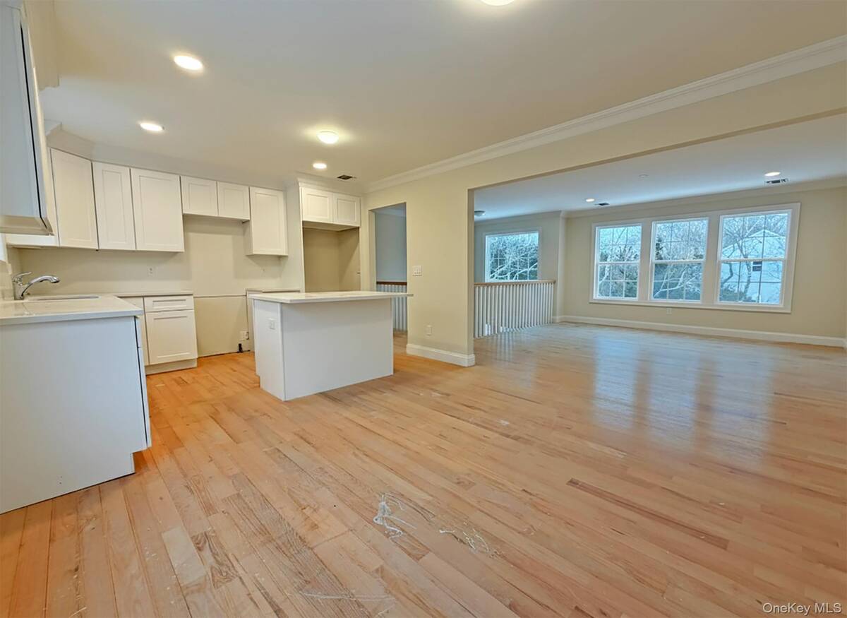 #6 photo, 103 Brookfield Avenue, #B, Center Moriches , NY 11934