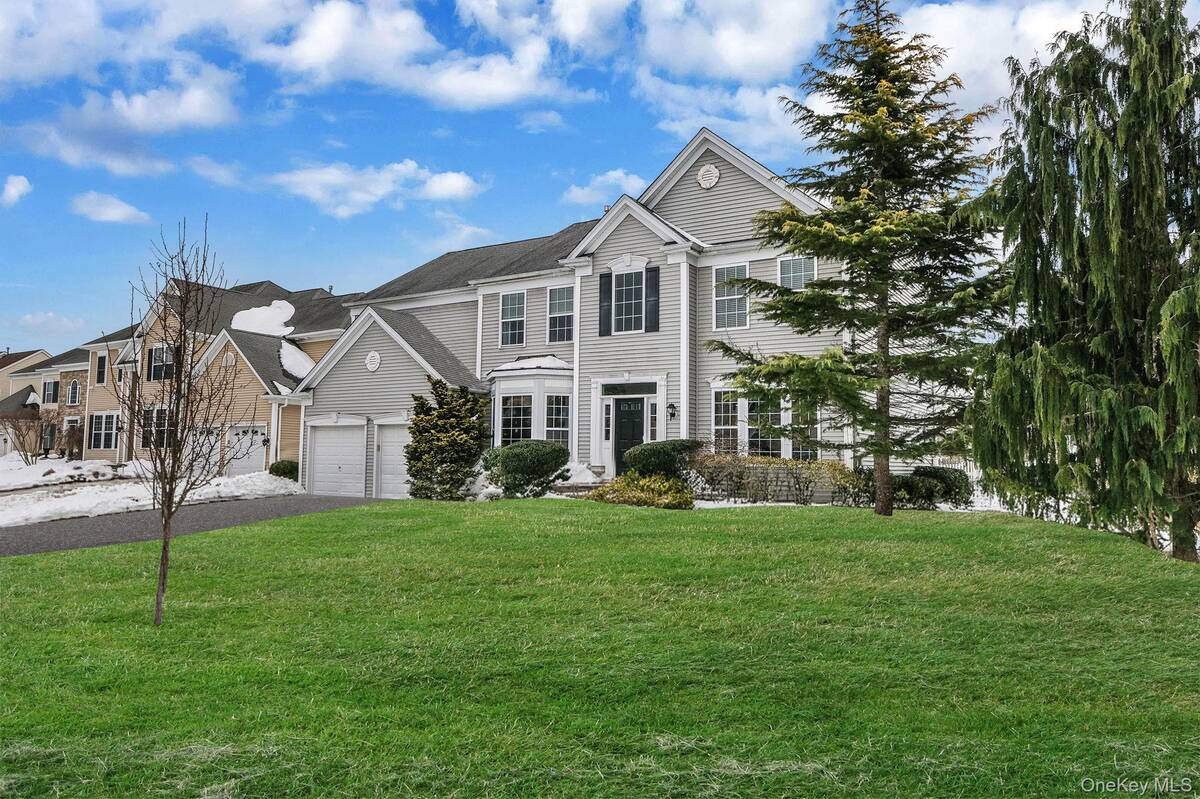 #1 photo, 27 Avolet Court, Mount Sinai , NY 11766