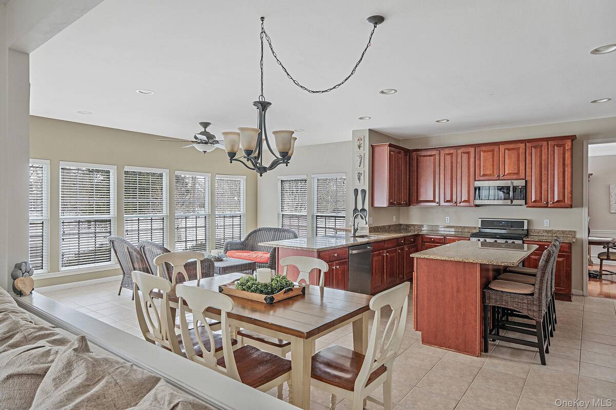 #13 photo, 27 Avolet Court, Mount Sinai , NY 11766