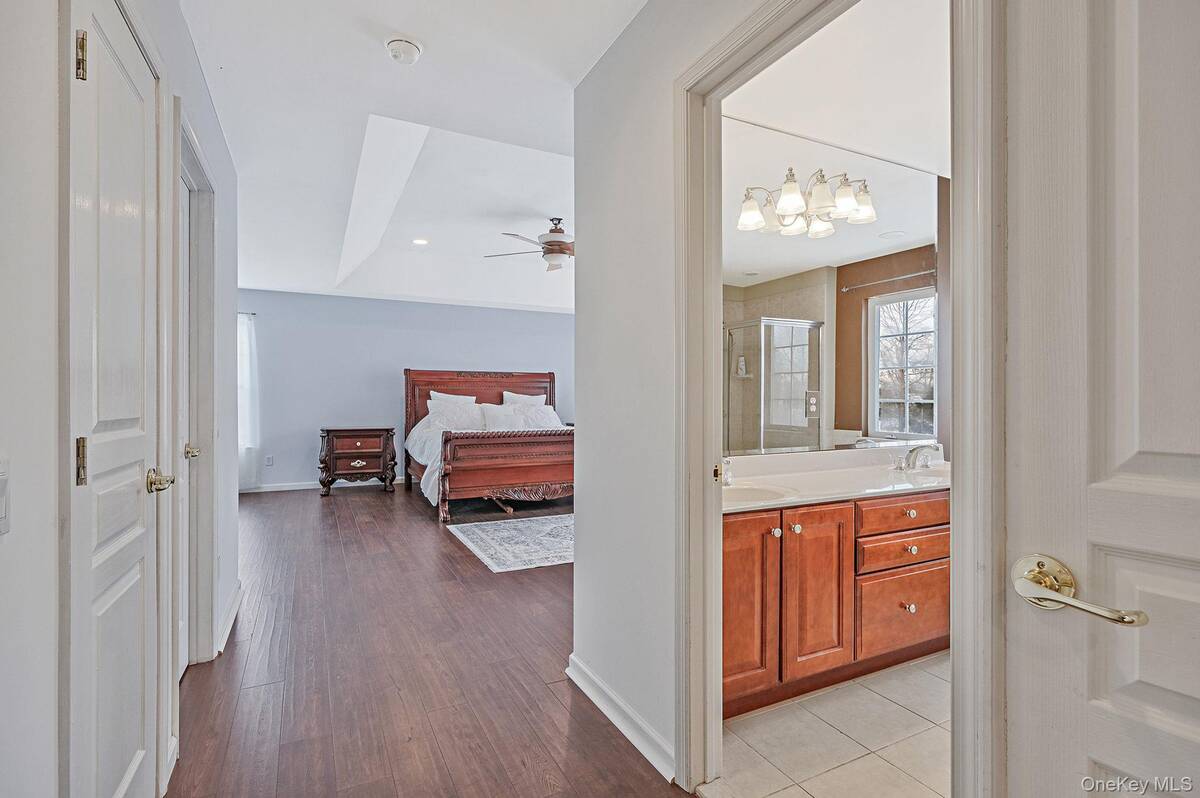 #18 photo, 27 Avolet Court, Mount Sinai , NY 11766