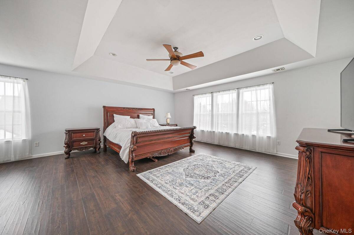 #19 photo, 27 Avolet Court, Mount Sinai , NY 11766