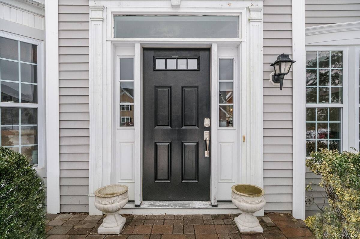 #2 photo, 27 Avolet Court, Mount Sinai , NY 11766