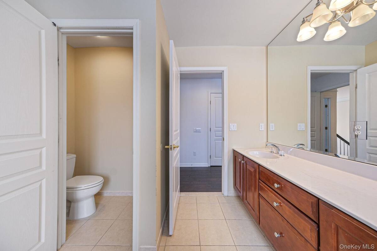 #22 photo, 27 Avolet Court, Mount Sinai , NY 11766