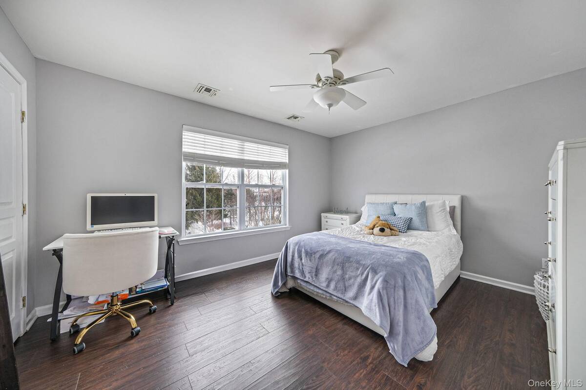 #25 photo, 27 Avolet Court, Mount Sinai , NY 11766