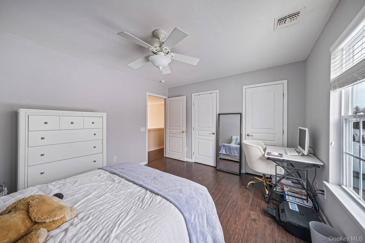 #26 photo, 27 Avolet Court, Mount Sinai , NY 11766