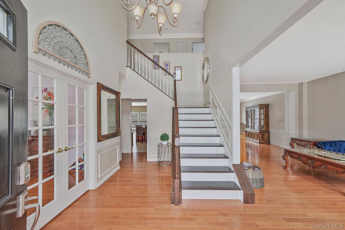 #3 photo, 27 Avolet Court, Mount Sinai , NY 11766