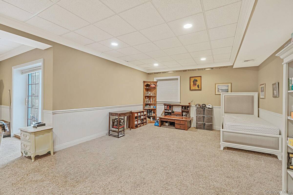 #30 photo, 27 Avolet Court, Mount Sinai , NY 11766