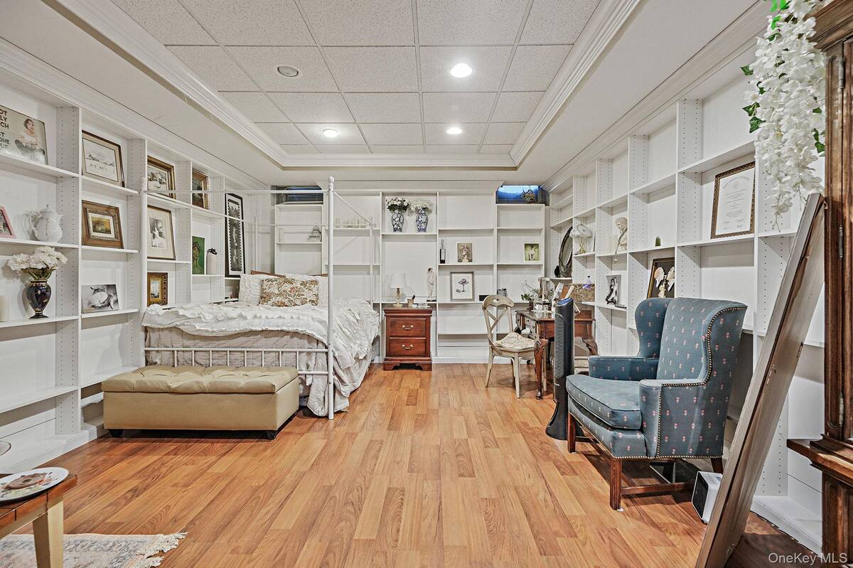 #33 photo, 27 Avolet Court, Mount Sinai , NY 11766