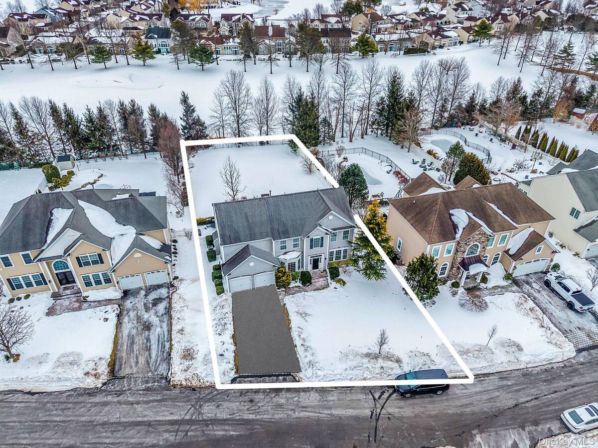 #36 photo, 27 Avolet Court, Mount Sinai , NY 11766